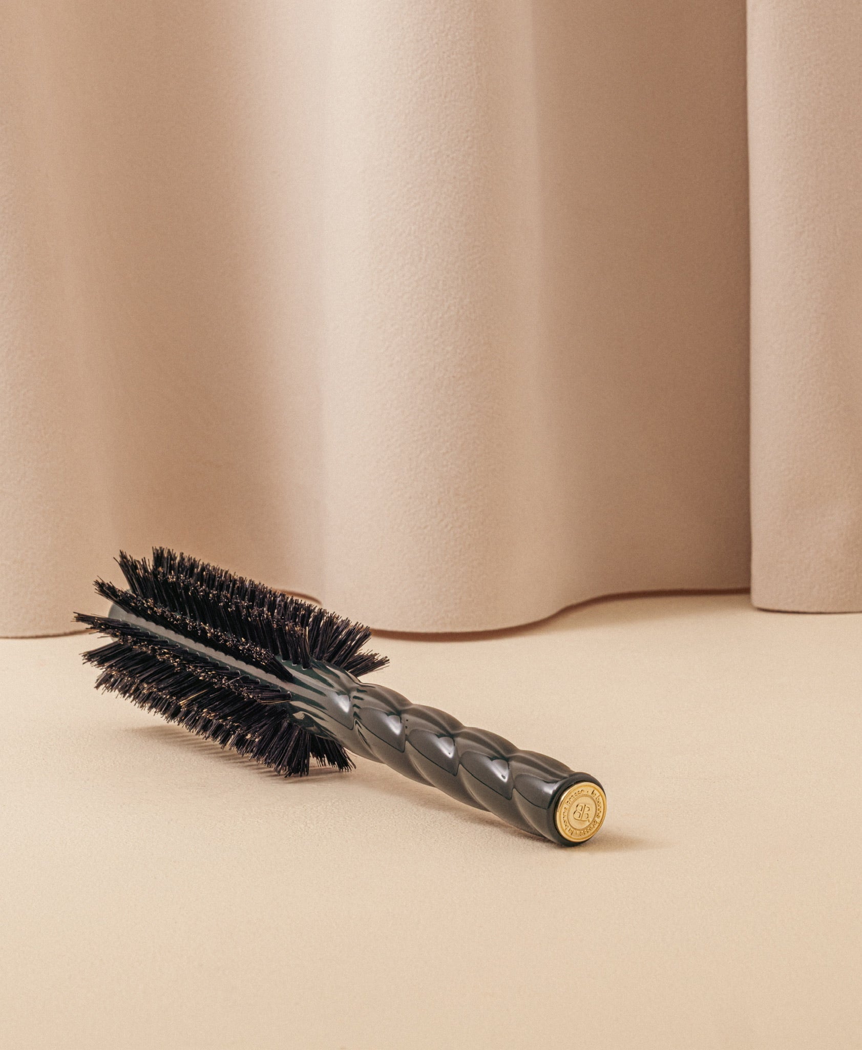 la-bonne-brosse-n-05-la-brosse-ronde-brushing-volume-style-vert-meraude image 2