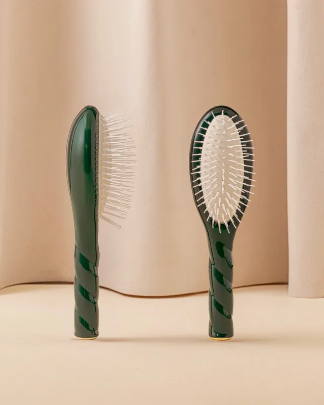 la-bonne-brosse-n-07-l-intense-brosse-d-m-lante-stimulante-petite-vert-emeraude image 1