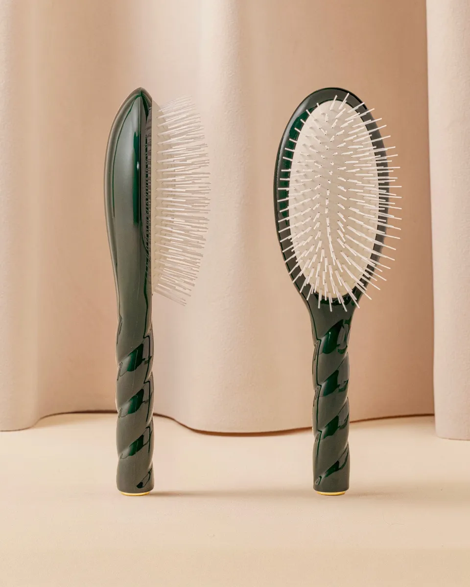 la-bonne-brosse-n-07-l-intense-brosse-d-m-lante-stimulante-grande-vert-emeraude image 1