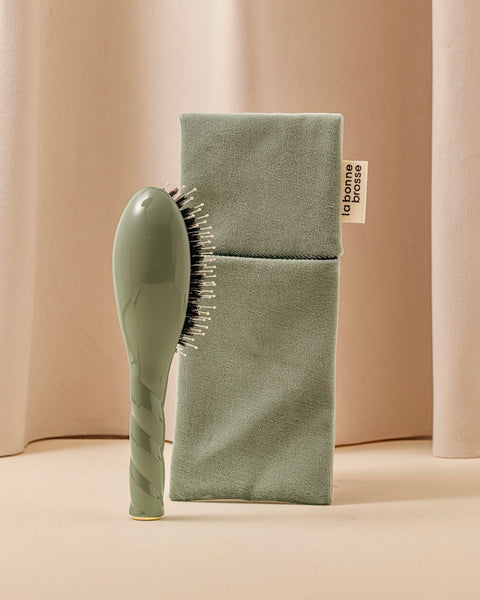 la-bonne-brosse-la-pochette-petite-brosse-vert-amande image 2