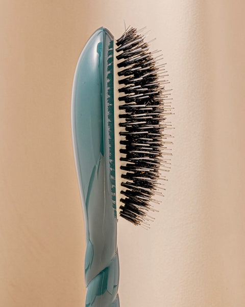 la-bonne-brosse-n-02-la-brosse-d-m-lante-soin-l-indispensable-bleu-encre-21-cm image 3