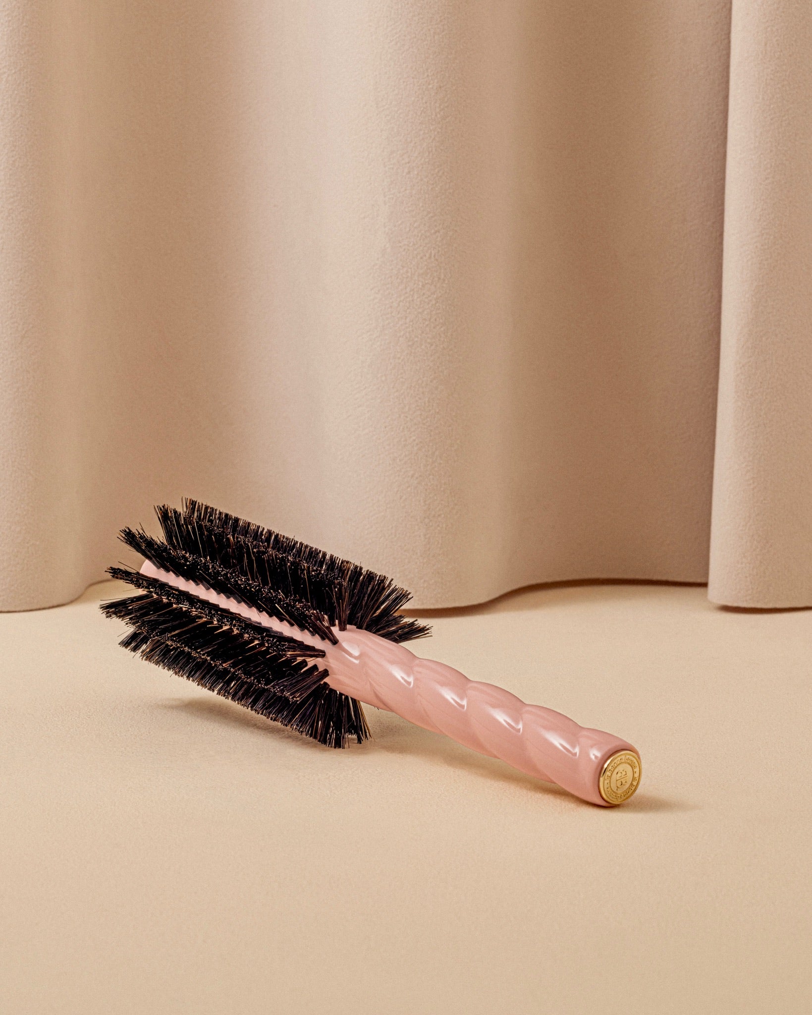 la-bonne-brosse-n-08-la-brosse-ronde-brushing-longueur-mouvement-rose-poudr image 2