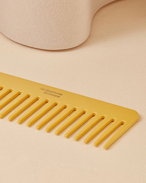 la-bonne-brosse-le-peigne-large-d-m-lant-en-ac-tate-jaune-safran image 3