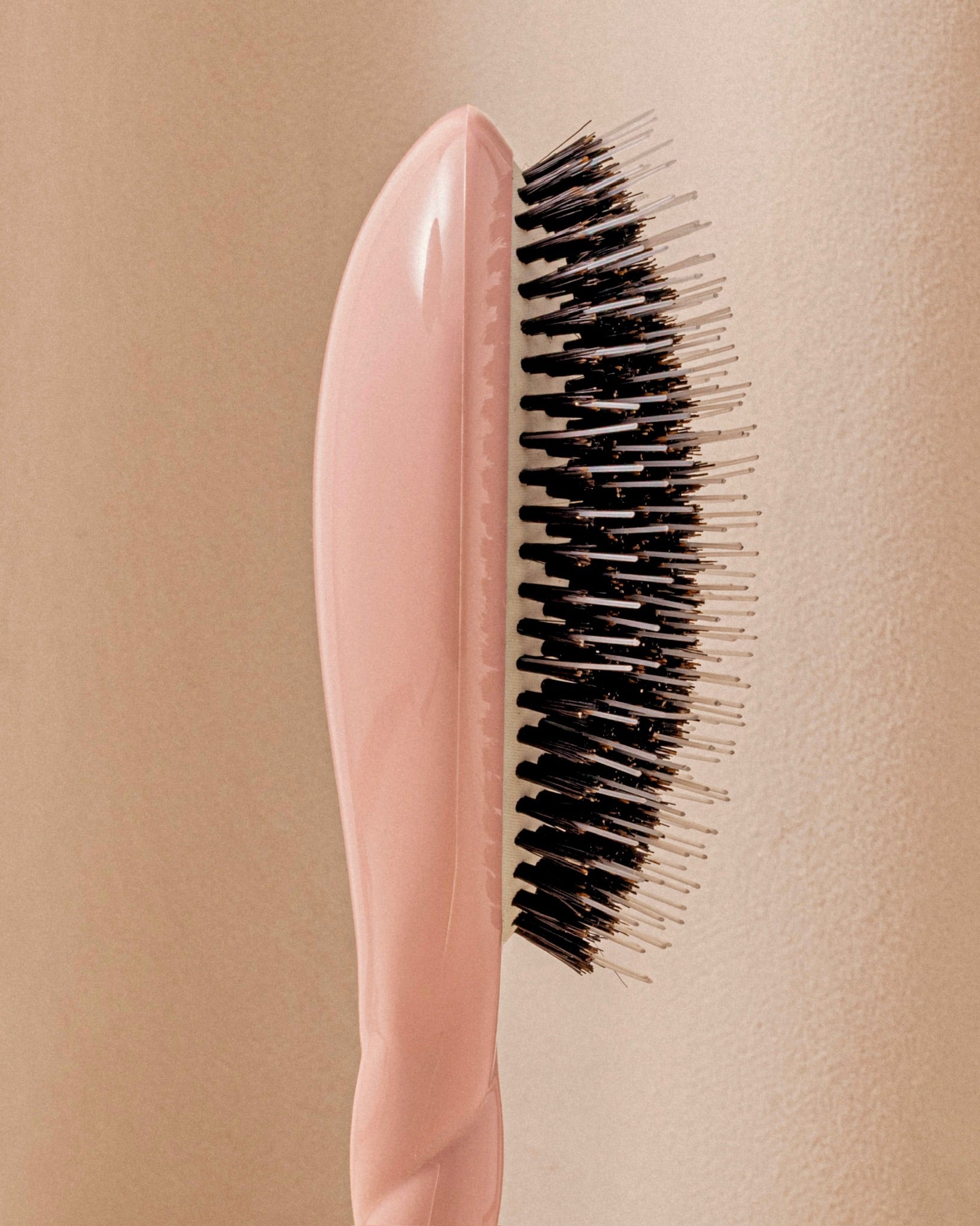 la-bonne-brosse-n-02-la-brosse-d-m-lante-soin-l-indispensable-rose-poudr-21-cm image 3