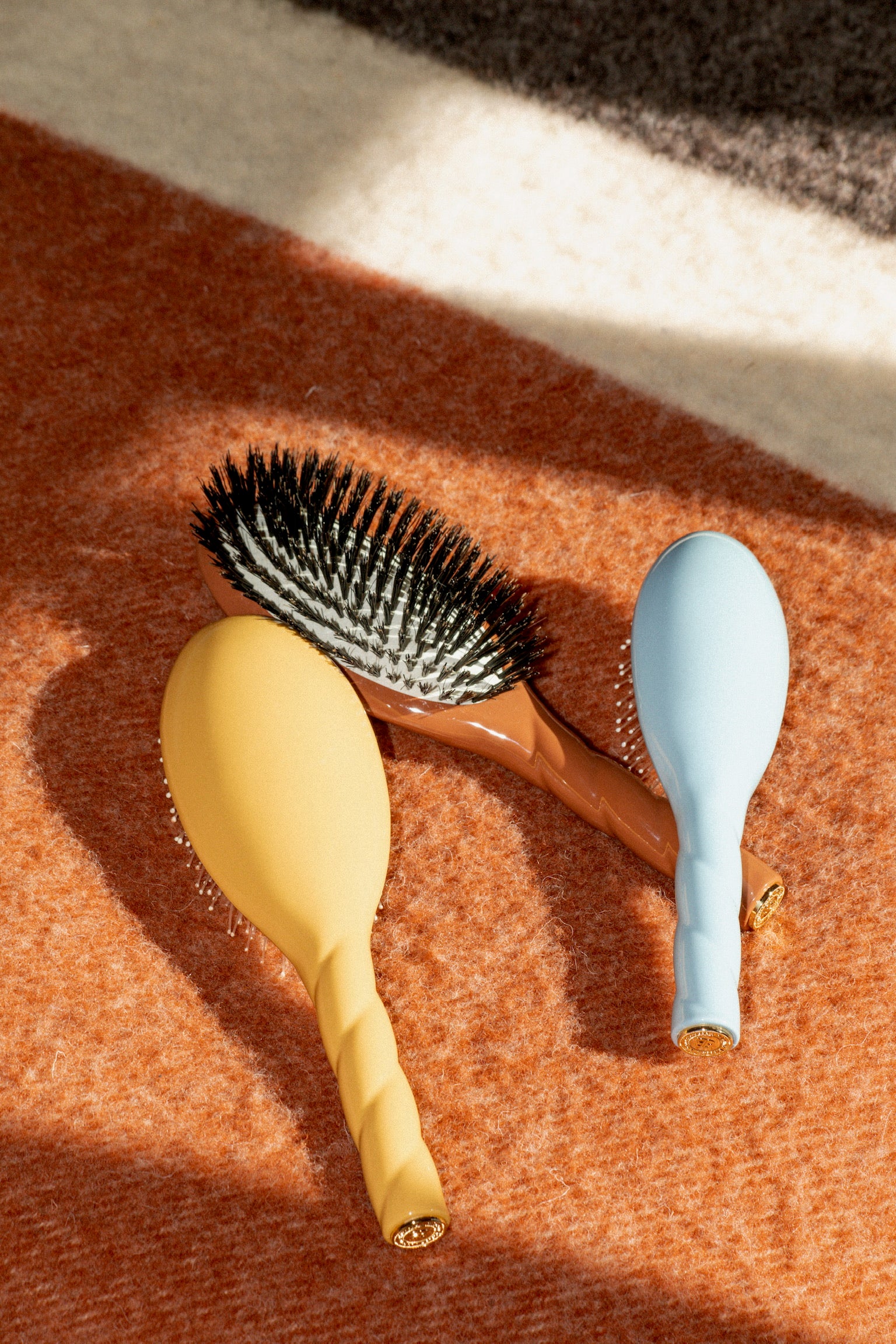 la-bonne-brosse-n-03-l-indispensable-douceur-petite-brosse-cuir-chevelu-sensible-8 image 2