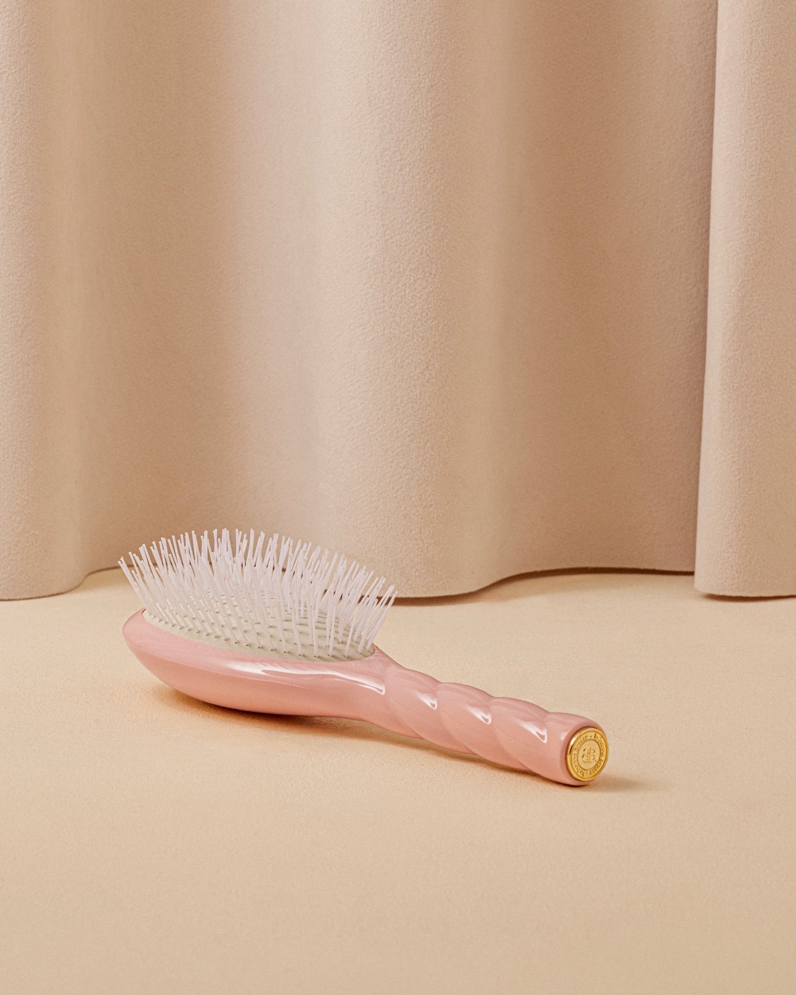 la-bonne-brosse-n-07-l-intense-brosse-d-m-lante-stimulante-grande-rose-poudr image 5