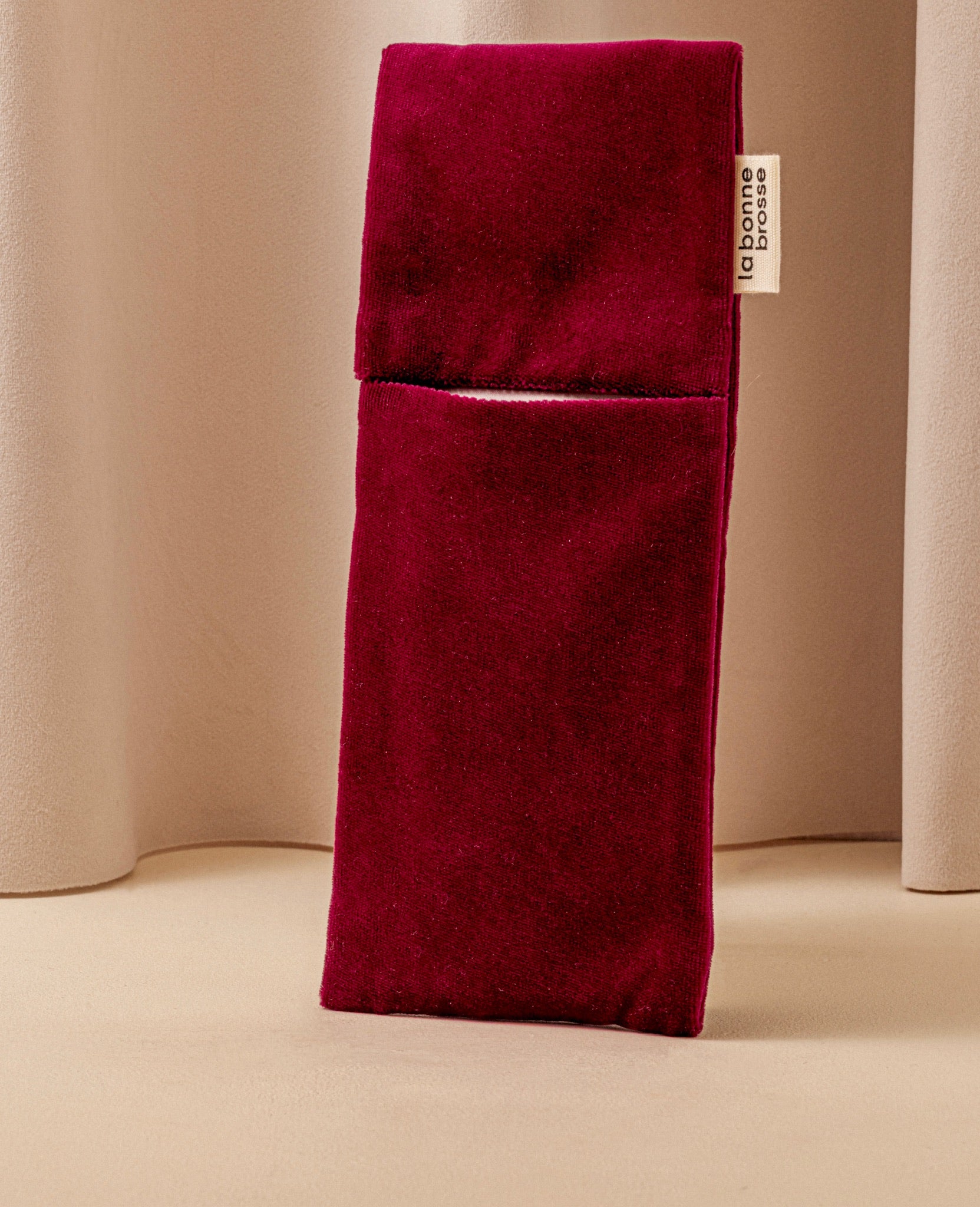 la-bonne-brosse-la-pochette-brosse-ronde-rouge-cerise image 2