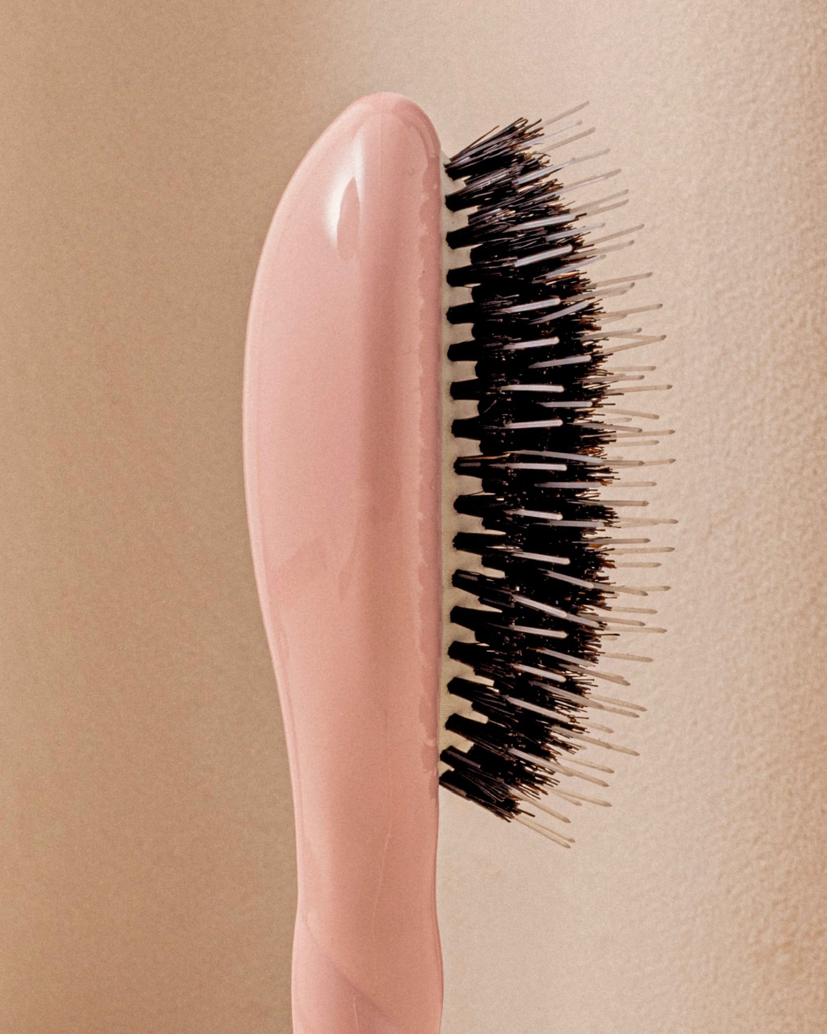 la-bonne-brosse-n-02-la-petite-brosse-d-m-lante-soin-l-indispensable-rose-poudr image 3