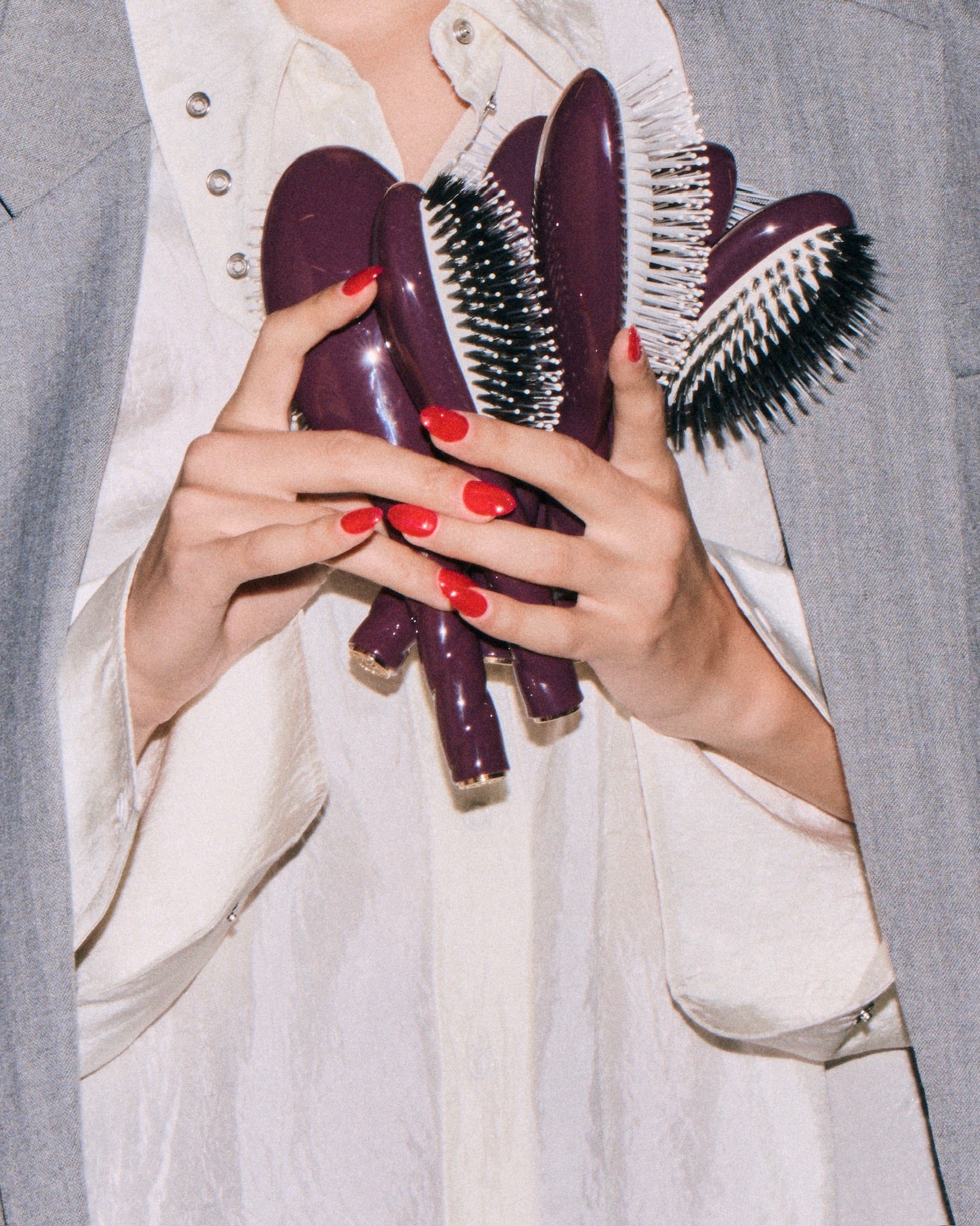 la-bonne-brosse-n-07-l-intense-brosse-d-m-lante-stimulante-aubergine-dition-limi image 2