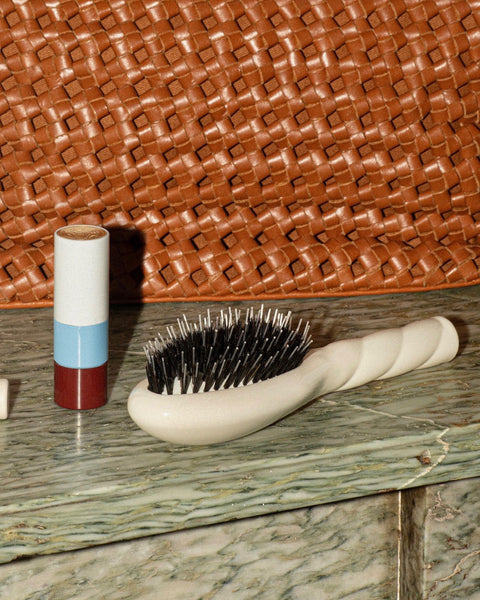 la-bonne-brosse-n-02-la-petite-brosse-d-m-lante-soin-l-indispensable-blanc-cr-me image 2