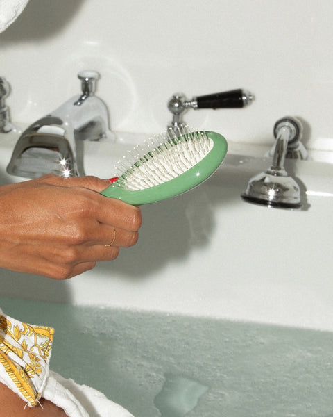 la-bonne-brosse-n-04-la-miracle-petite-brosse-d-m-lante-massante-vert-amande image 2