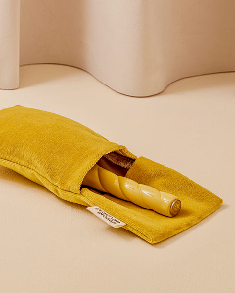 la-bonne-brosse-la-pochette-grande-brosse-pochette-velours-et-satin-jaune-safran image 4