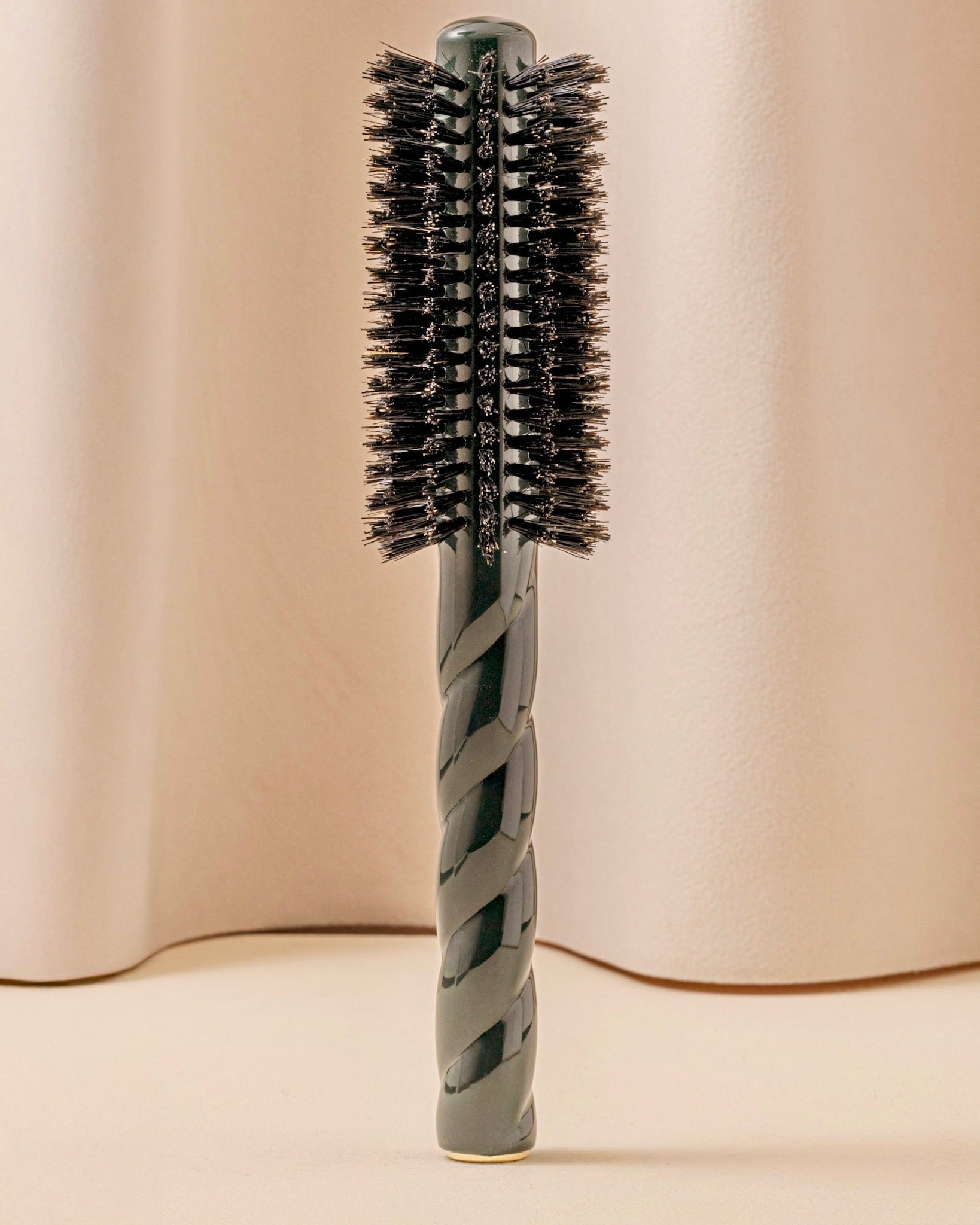 la-bonne-brosse-n-05-la-brosse-ronde-brushing-volume-style-vert-meraude image 3