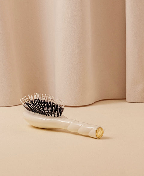 la-bonne-brosse-n-03-la-petite-brosse-cuir-chevelu-sensible-blanc-cr-me-indispen image 5