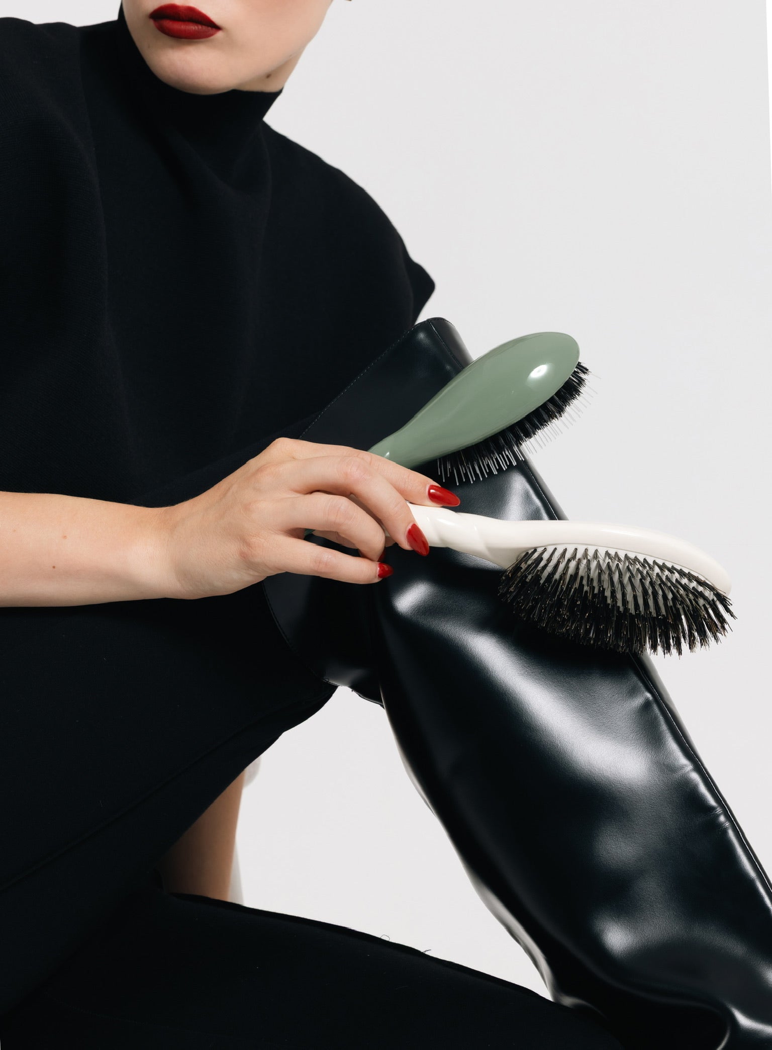 la-bonne-brosse-n-02-la-brosse-d-m-lante-soin-l-indispensable-vert-amande image 2