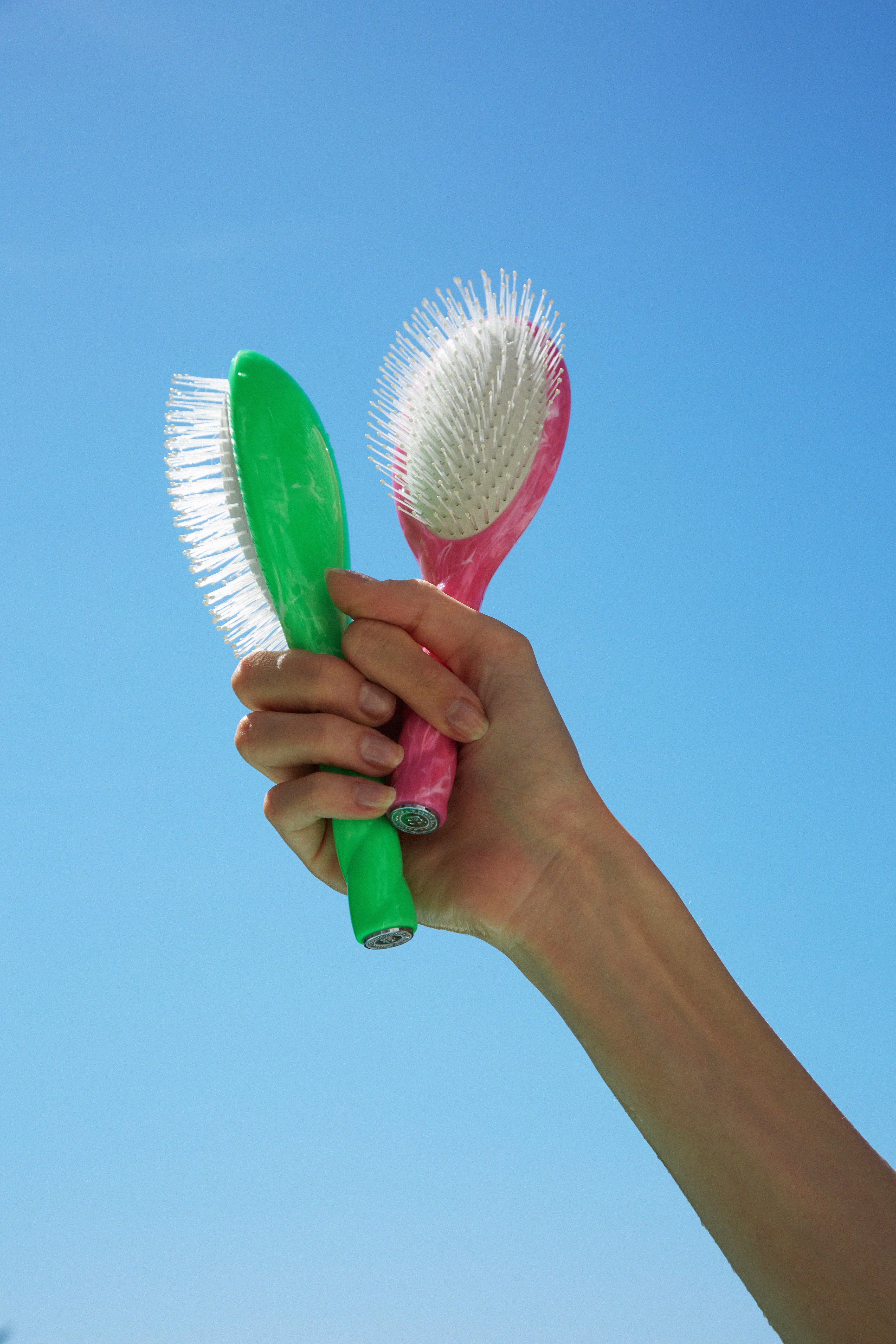 la-bonne-brosse-n-01-la-brosse-brillance-soin-l-universelle-roseanna-tie-dye-ver image 2