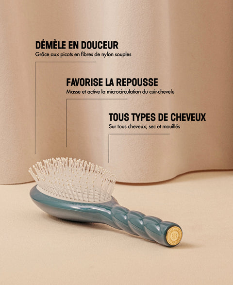 la-bonne-brosse-n-04-la-miracle-brosse-d-m-lante-massante-bleu-encre image 8