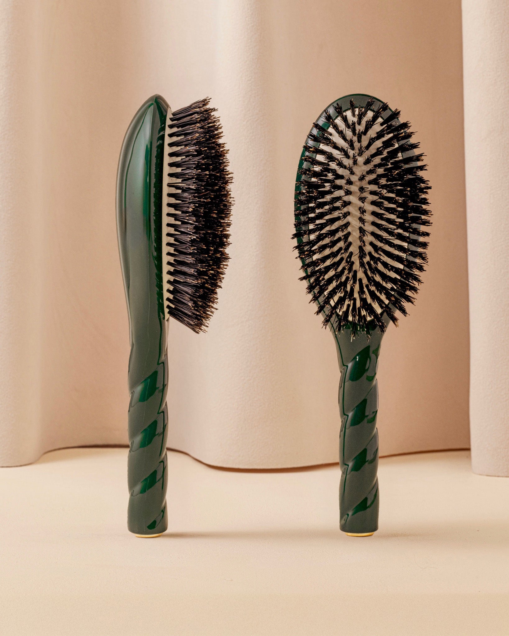 la-bonne-brosse-n-01-la-brosse-brillance-soin-l-universelle-vert-meraude image 1