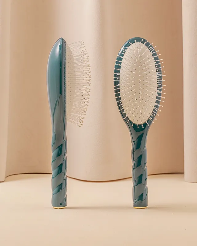 la-bonne-brosse-n-04-la-miracle-brosse-d-m-lante-massante-bleu-encre image 1