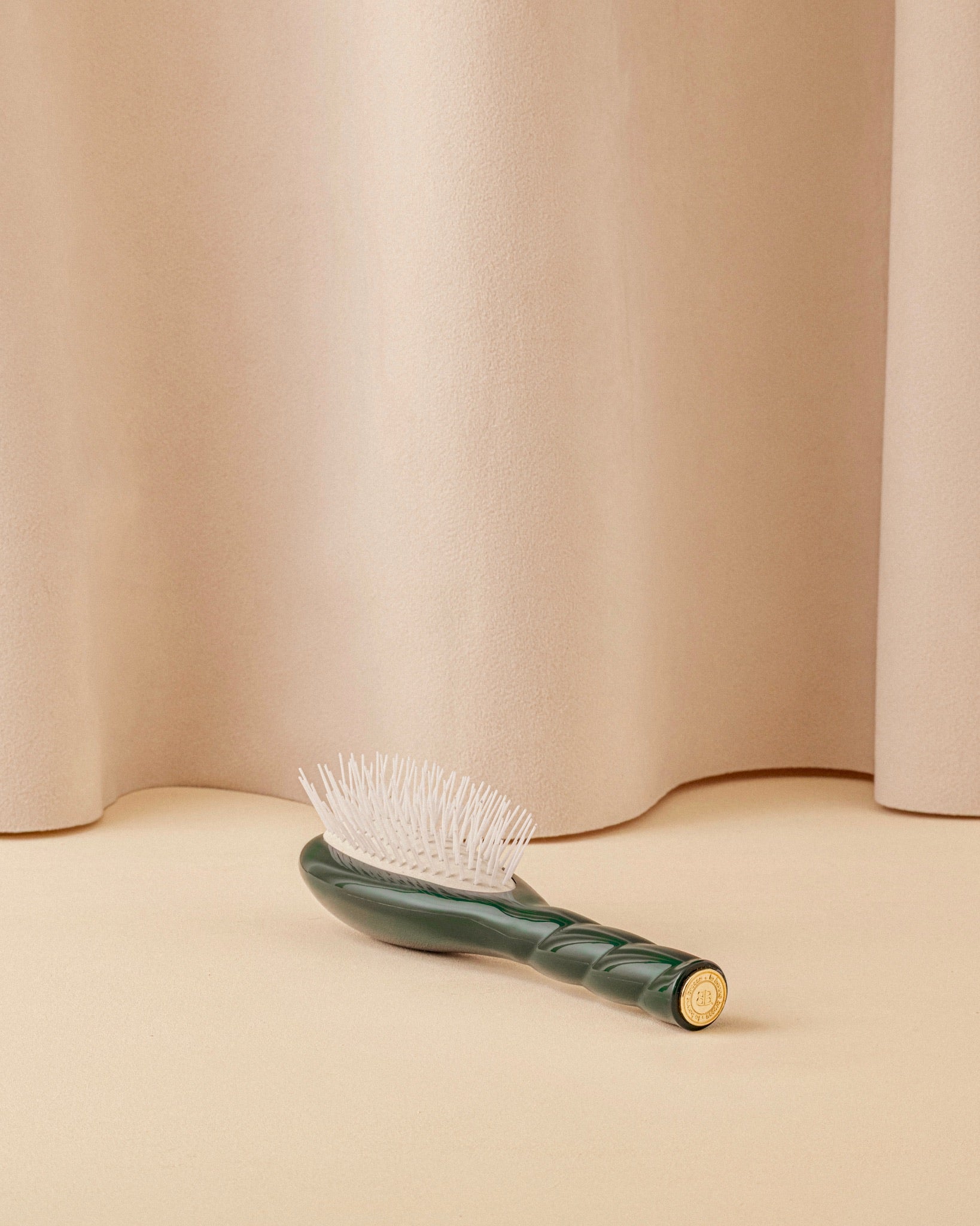 la-bonne-brosse-n-07-l-intense-brosse-d-m-lante-stimulante-petite-vert-emeraude image 5