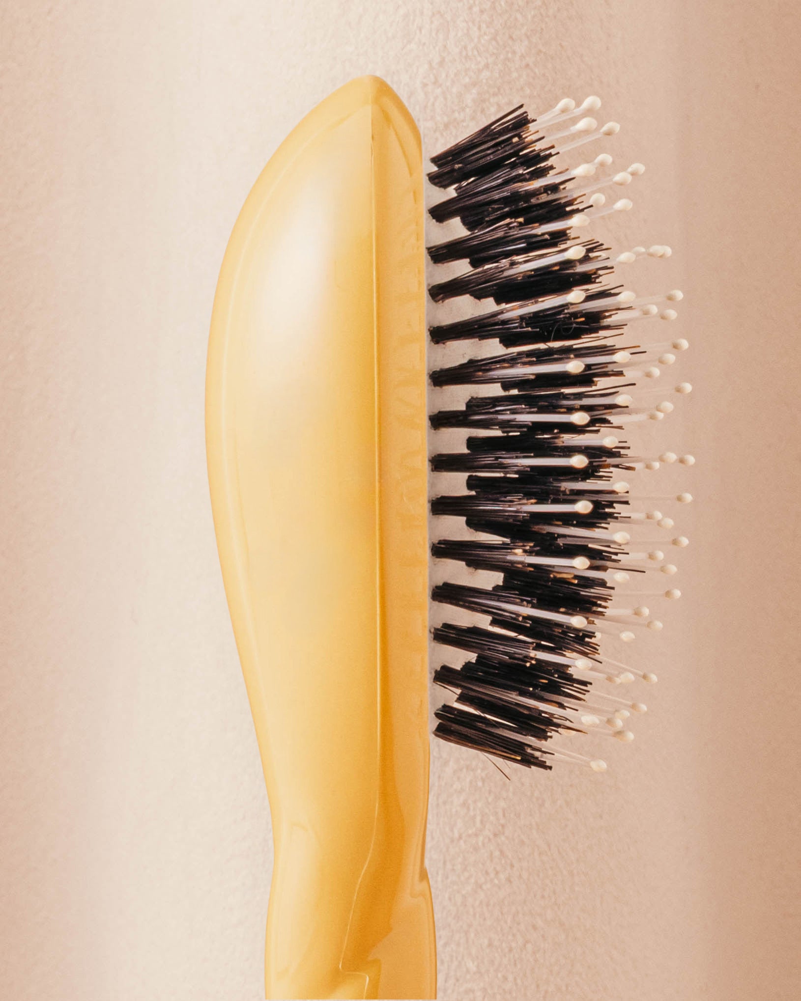 la-bonne-brosse-n-03-la-micro-brosse-cuir-chevelu-sensible-l-indispensable-douce image 3