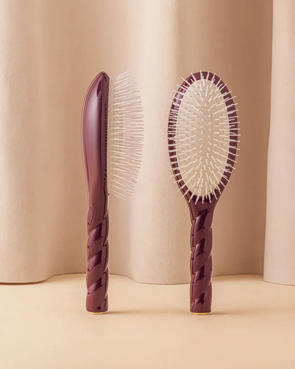la-bonne-brosse-n-07-l-intense-brosse-d-m-lante-stimulante-aubergine-dition-limi image 1