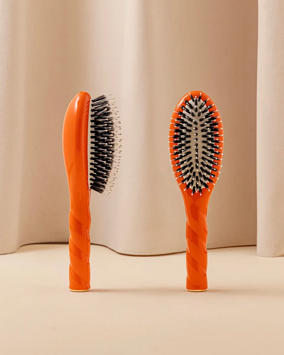 la-bonne-brosse-n-03-l-indispensable-douceur-petite-brosse-cuir-chevelu-sensible-4 image 1
