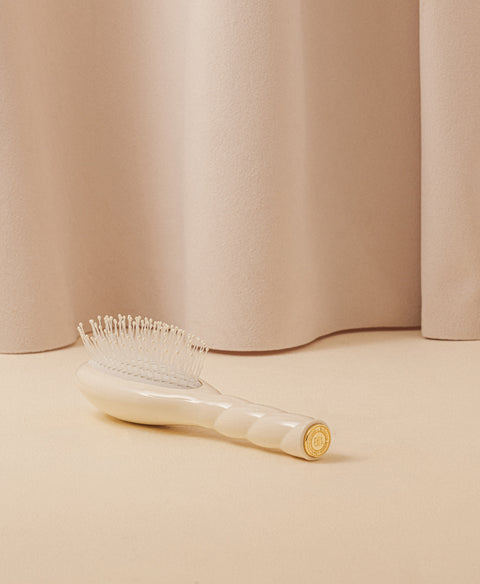 la-bonne-brosse-n-04-la-miracle-petite-brosse-d-m-lante-massante-blanc-cr-me image 5