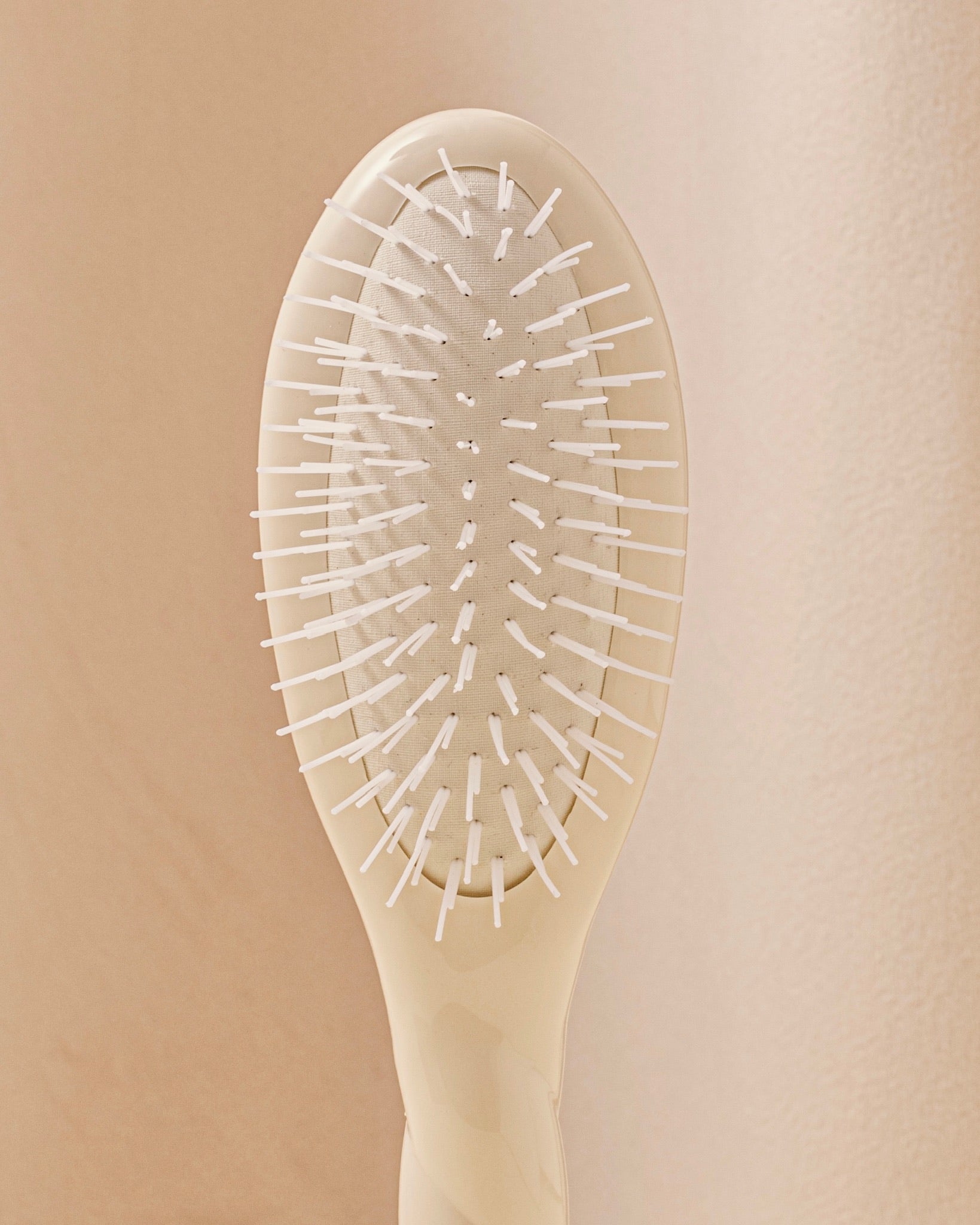 la-bonne-brosse-n-07-l-intense-petite-brosse-d-m-lante-stimulante-blanc-cr-me-17 image 4