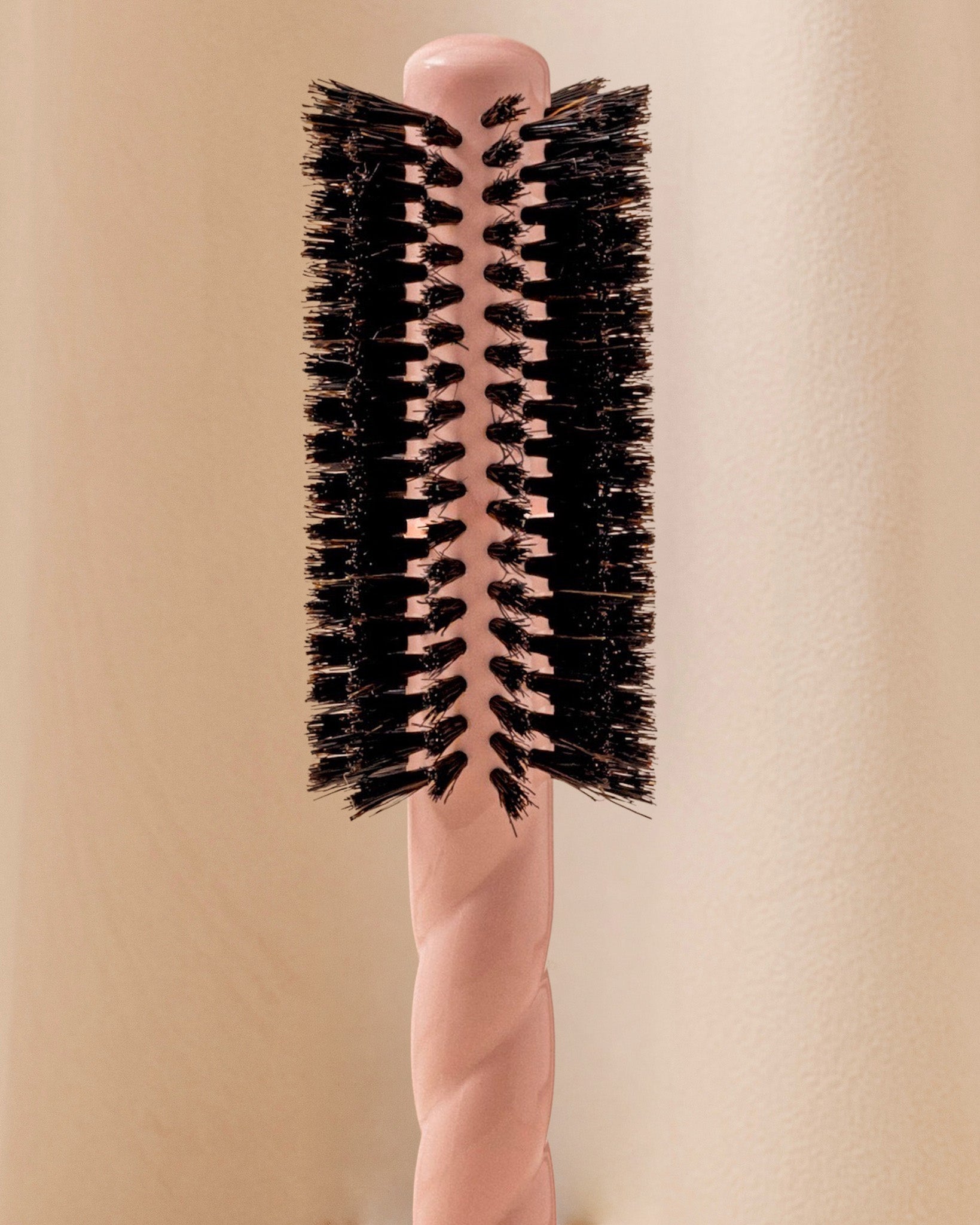 la-bonne-brosse-n-05-la-brosse-ronde-brushing-volume-style-rose-poudr image 1