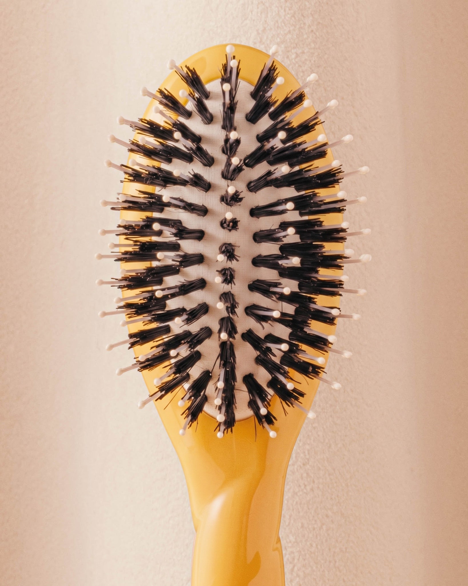 la-bonne-brosse-n-03-la-micro-brosse-cuir-chevelu-sensible-l-indispensable-douce image 4