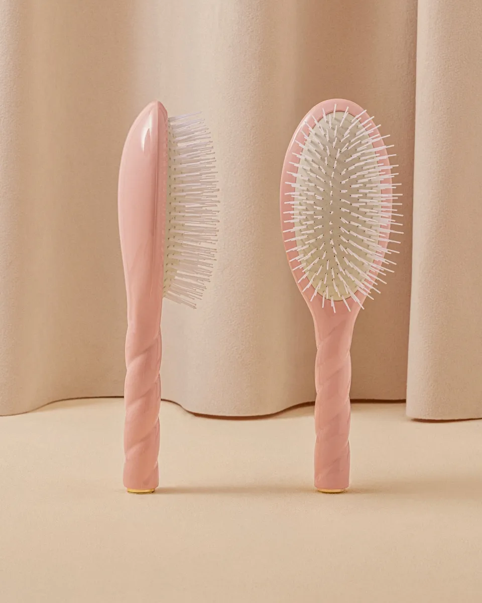 la-bonne-brosse-n-07-l-intense-brosse-d-m-lante-stimulante-grande-rose-poudr image 1