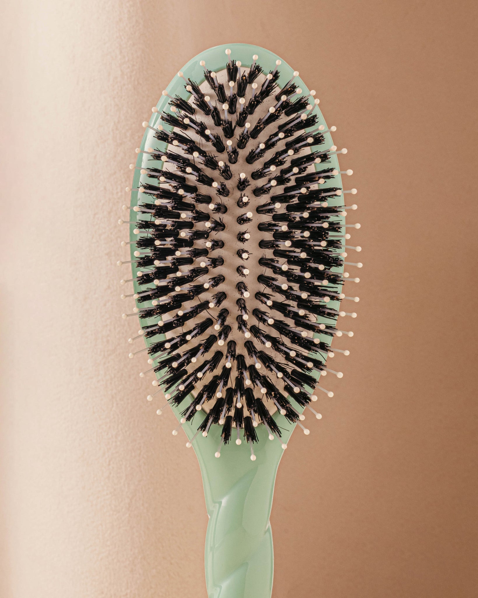 la-bonne-brosse-n-03-la-brosse-cuir-chevelu-sensible-l-indispensable-douceur-ble image 4
