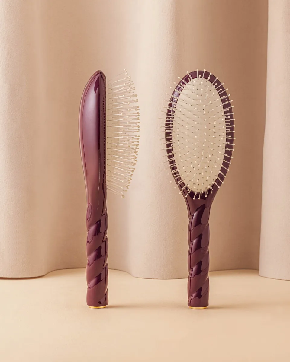 la-bonne-brosse-n-04-la-brosse-d-m-lante-massante-la-miracle-aubergine-dition-li image 1