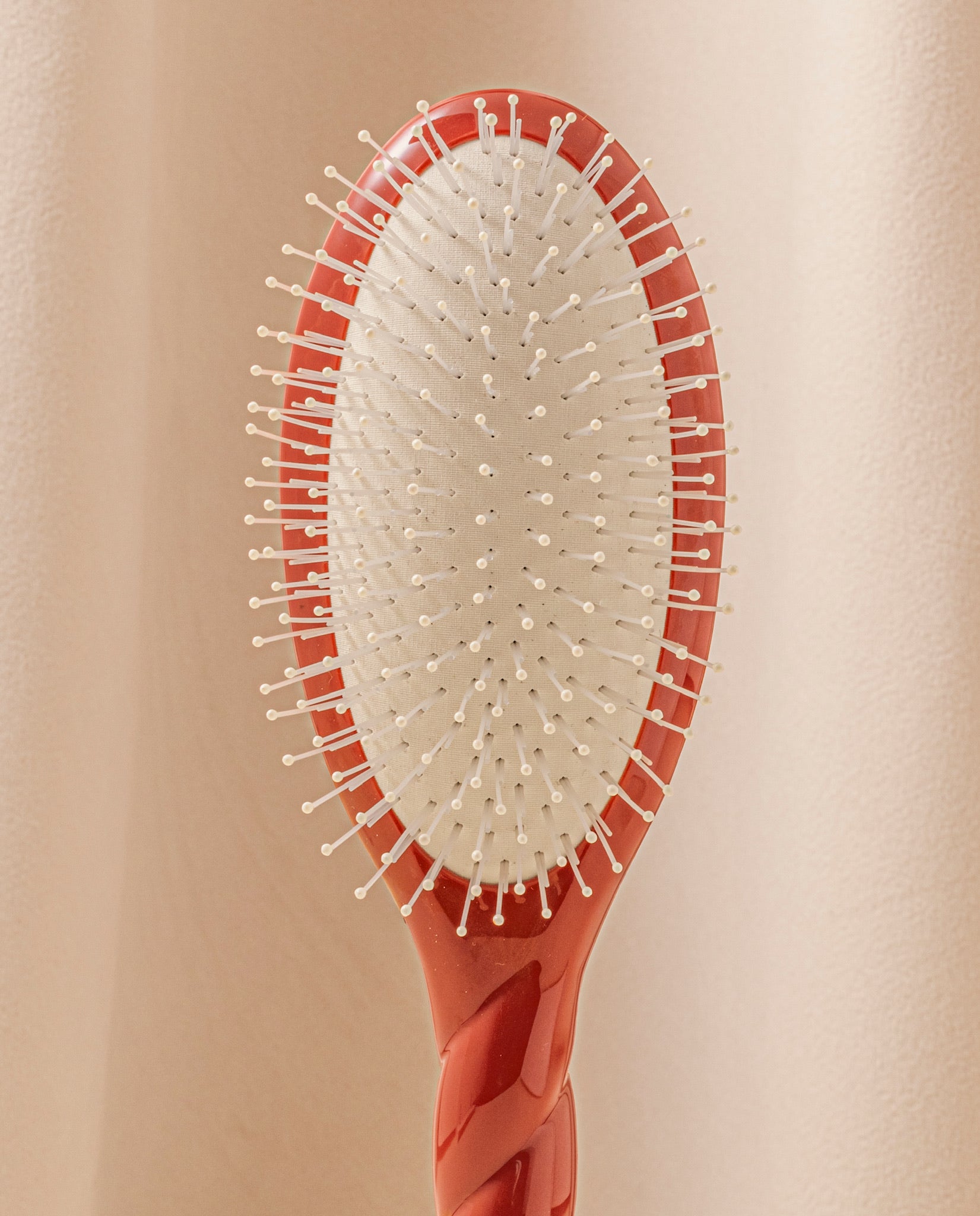 la-bonne-brosse-n-04-la-brosse-d-m-lante-massante-la-miracle-terre-battue image 4