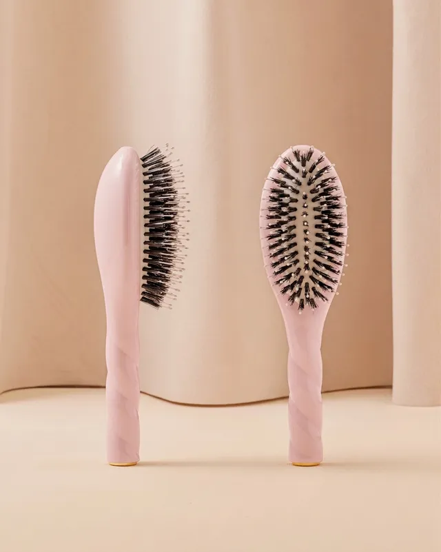 la-bonne-brosse-n-03-la-petite-brosse-cuir-chevelu-sensible-l-indispensable-douc-2 image 1