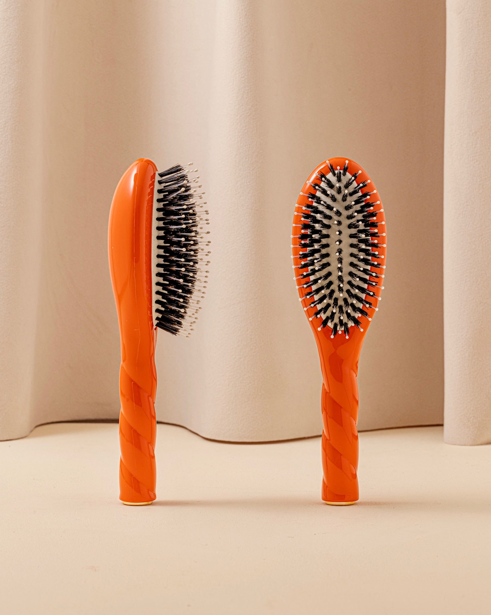la-bonne-brosse-n-03-l-indispensable-douceur-petite-brosse-cuir-chevelu-sensible-4 image 1
