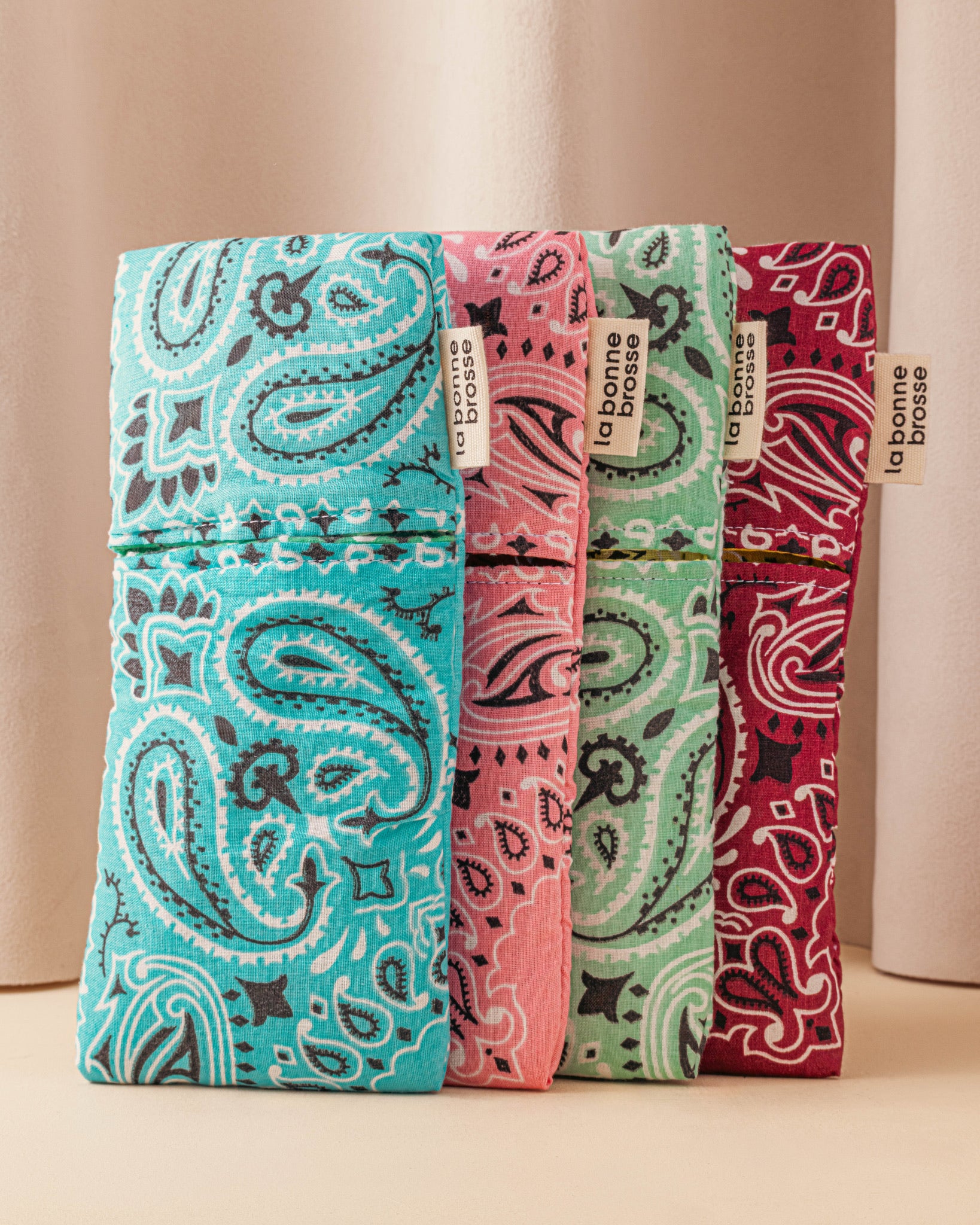 call-it-by-your-name-x-la-bonne-brosse-pochette-petite-brosse-bleu-ciel image 4