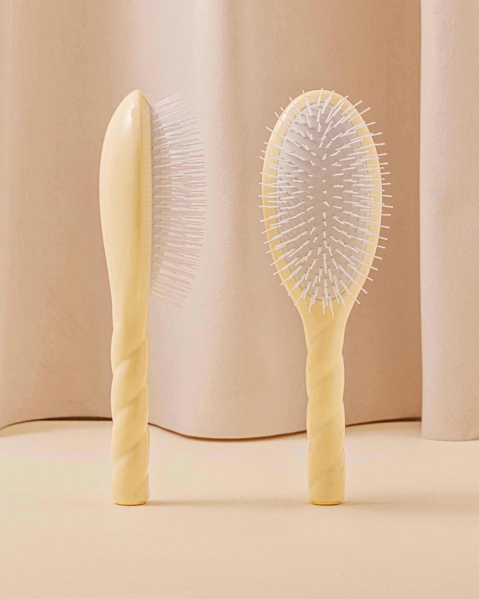 la-bonne-brosse-n-07-l-intense-brosse-d-m-lante-stimulante-ivoire-cair image 1