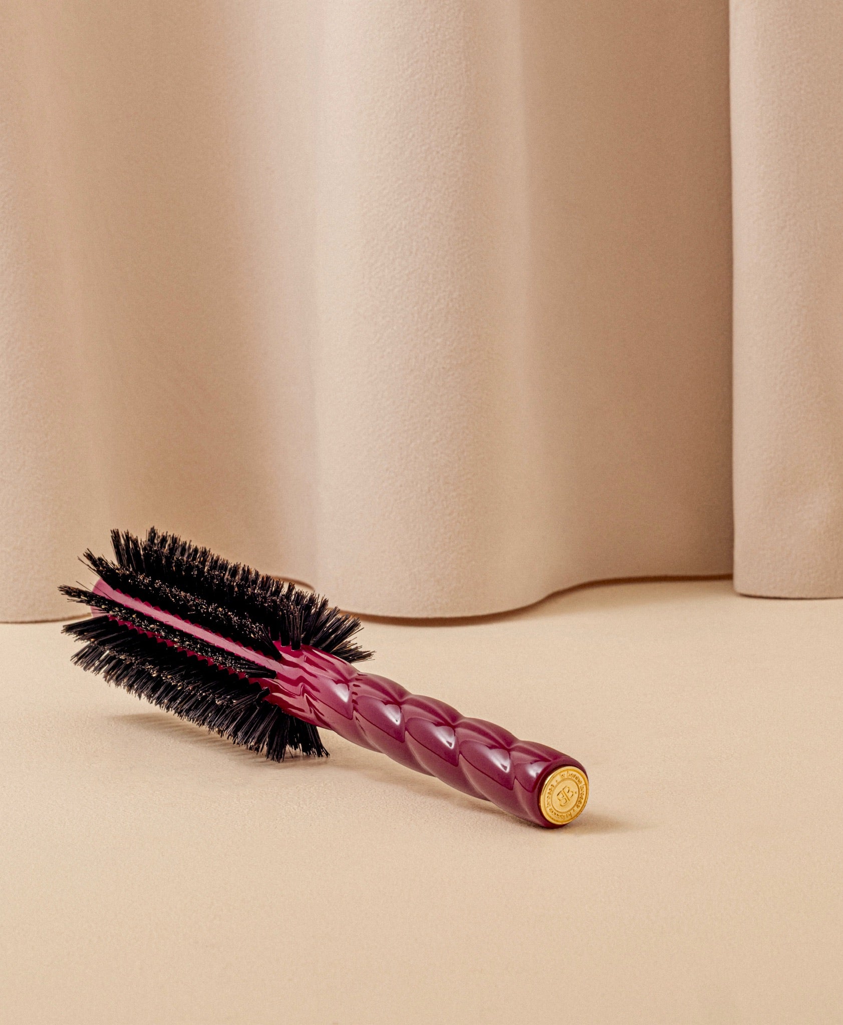 la-bonne-brosse-n-05-la-brosse-ronde-brushing-volume-style-rouge-cerise image 4