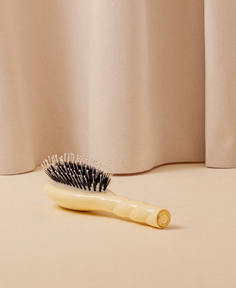 la-bonne-brosse-n-03-l-indispensable-douceur-petite-brosse-cuir-chevelu-sensible-9 image 5