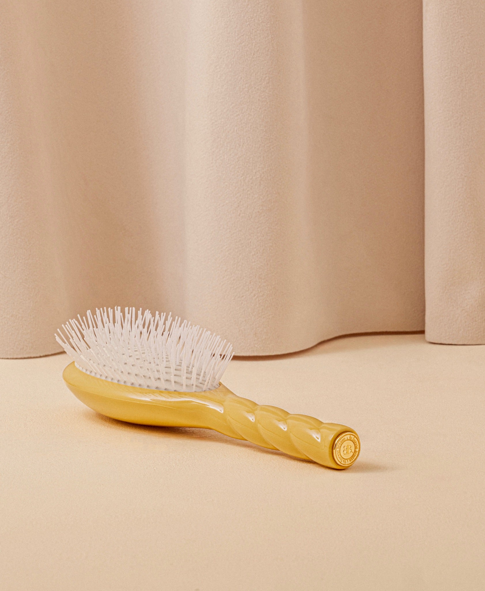 la-bonne-brosse-n-07-l-intense-brosse-d-m-lante-stimulante-grande-jaune-safran image 5