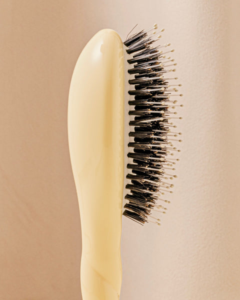 la-bonne-brosse-n-03-l-indispensable-douceur-petite-brosse-cuir-chevelu-sensible-9 image 3