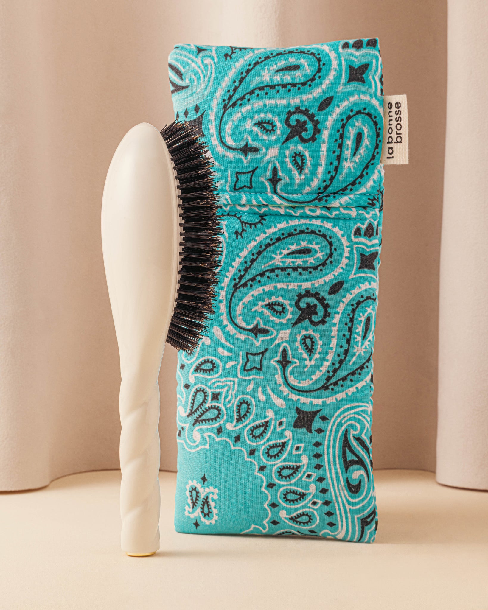 call-it-by-yourname-x-la-bonne-brosse-pochette-grande-brosse-coton-matelass-bleu image 2