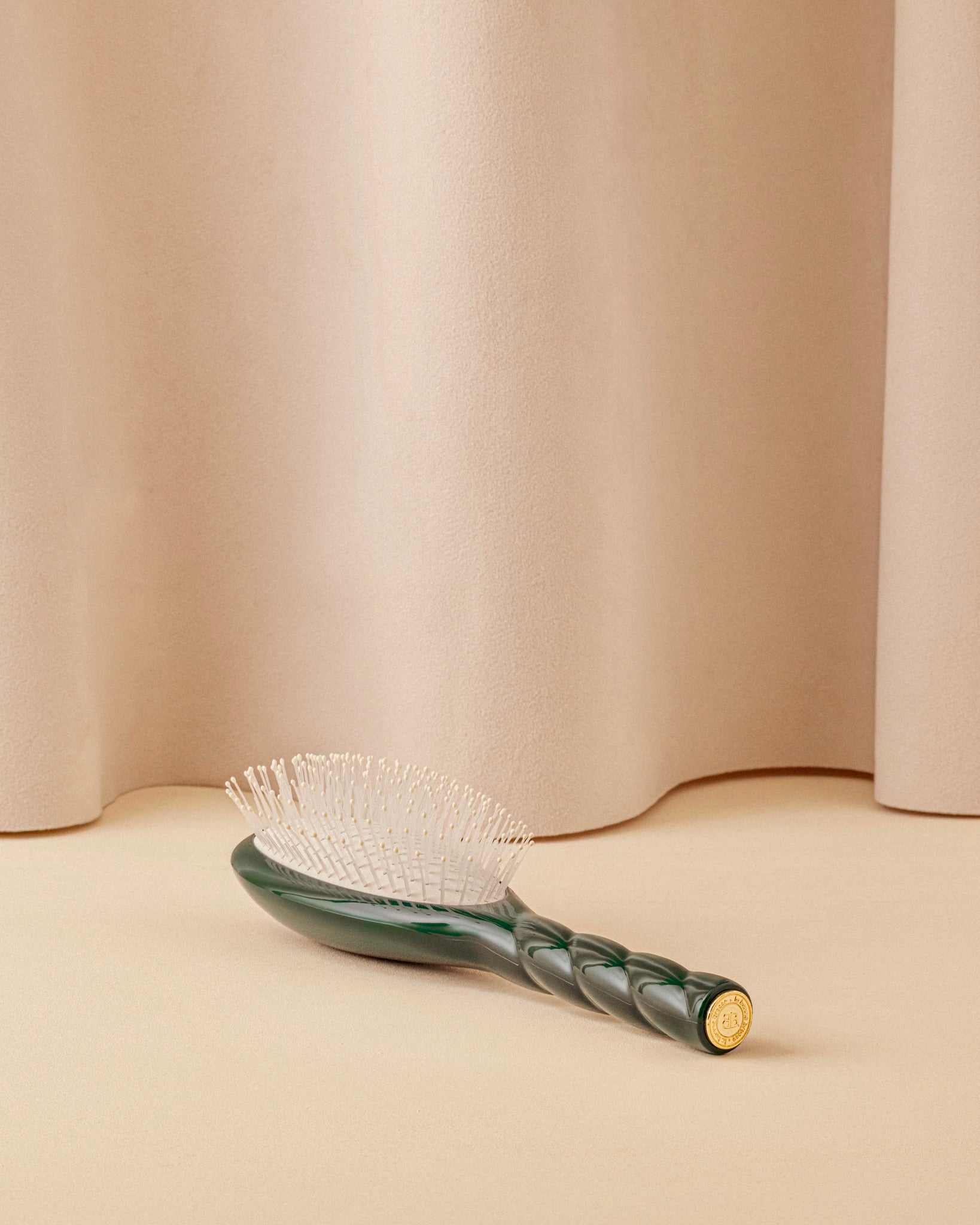 la-bonne-brosse-n-04-la-brosse-d-m-lante-massante-la-miracle-vert-emeraude image 5
