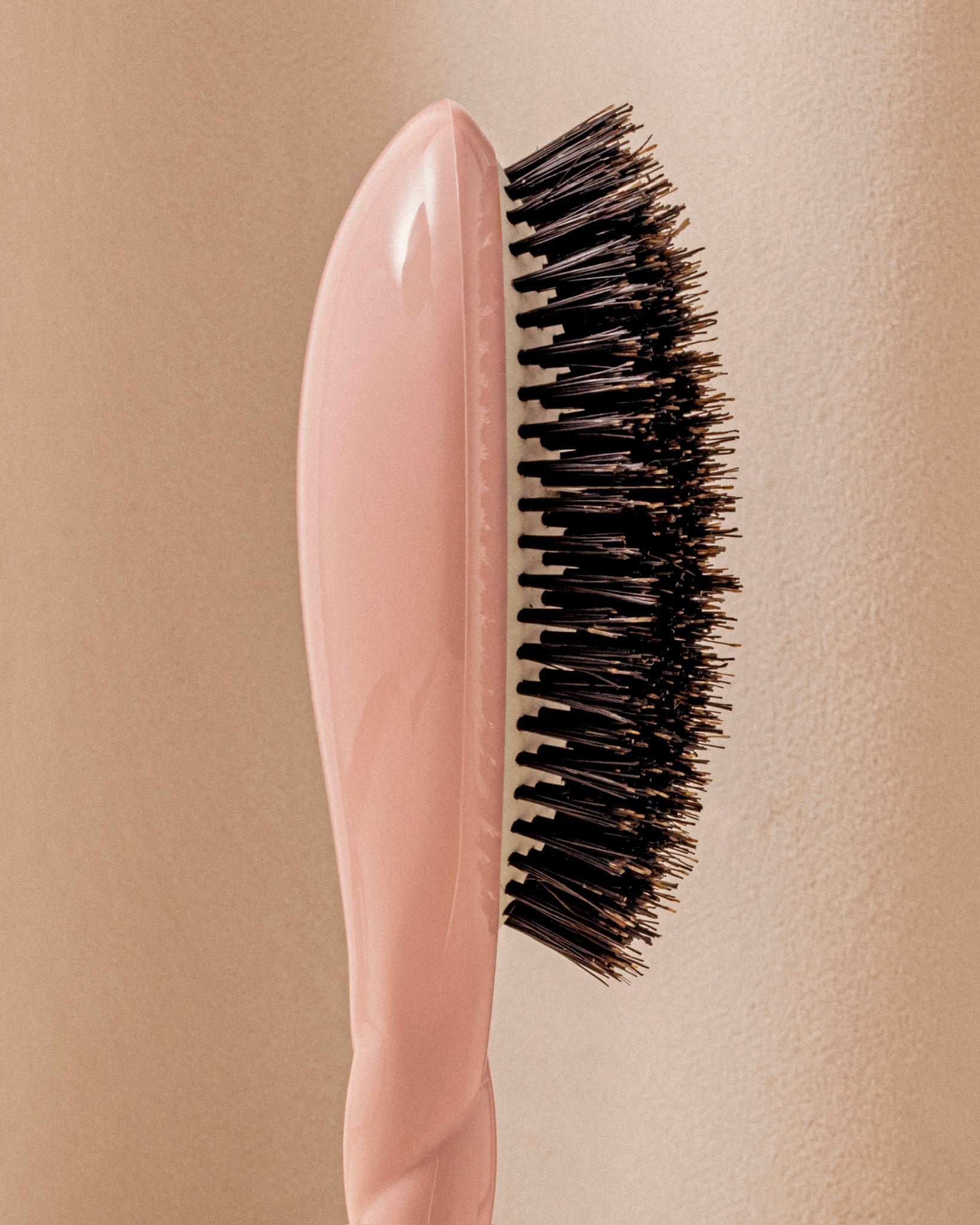 la-bonne-brosse-n-01-la-brosse-brillance-soin-l-universelle-rose-poudr image 3