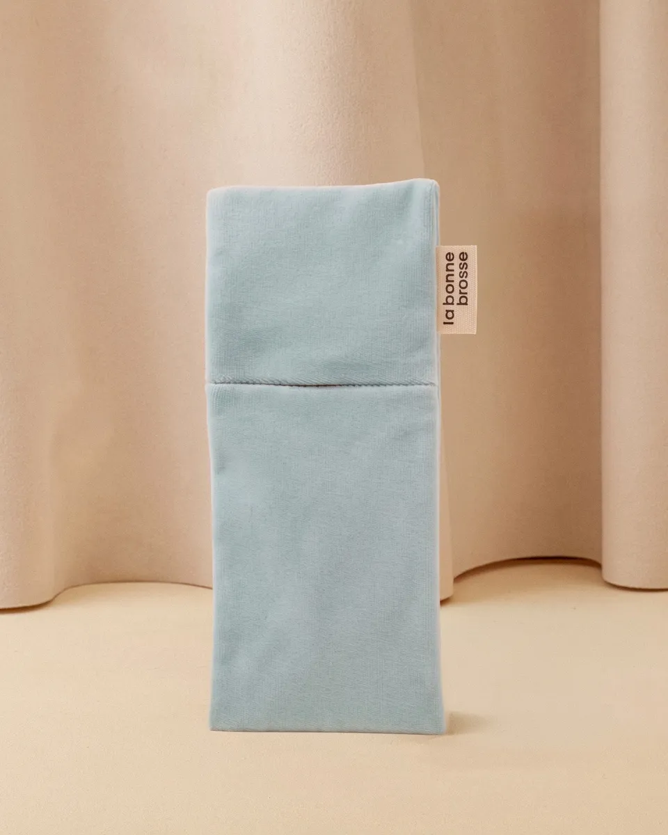 la-bonne-brosse-pochette-brosse-b-b-bleu-ciel-tui-velours-et-satin image 1
