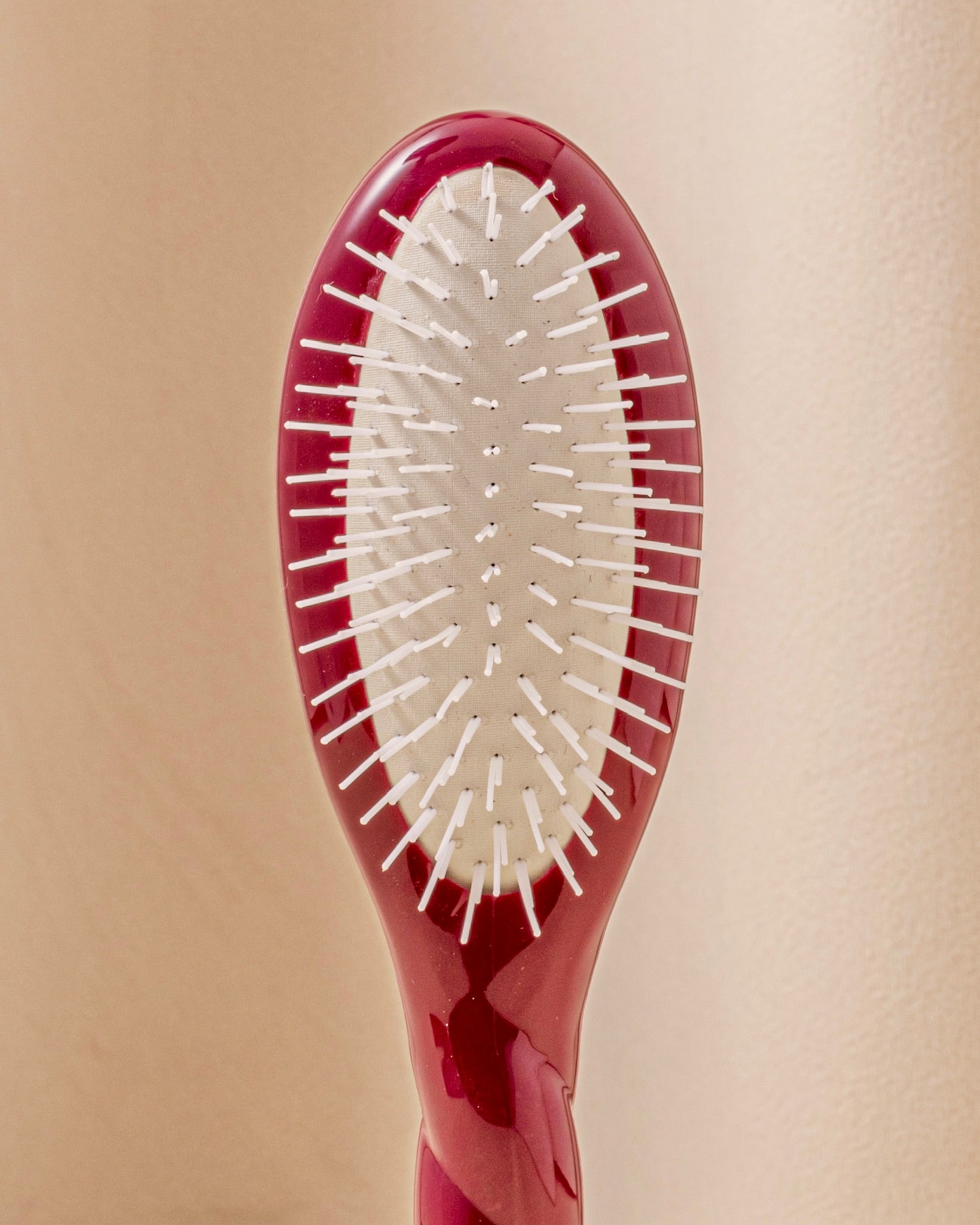 la-bonne-brosse-n-07-l-intense-petite-brosse-d-m-lante-stimulante-rouge-cerise image 4