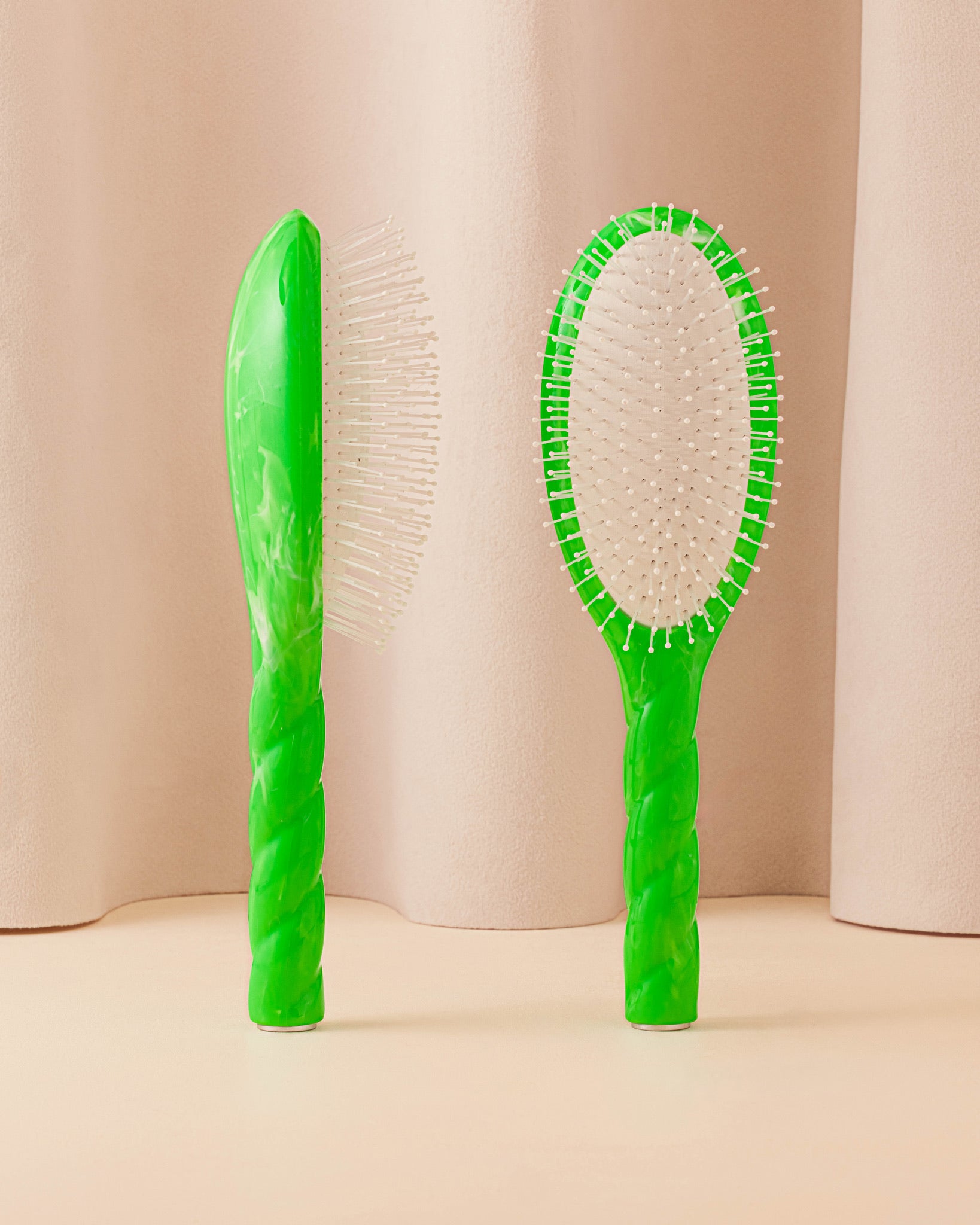 roseanna-x-la-bonne-brosse-n-04-la-brosse-d-m-lante-massante-la-miracle-tie-dye- image 1