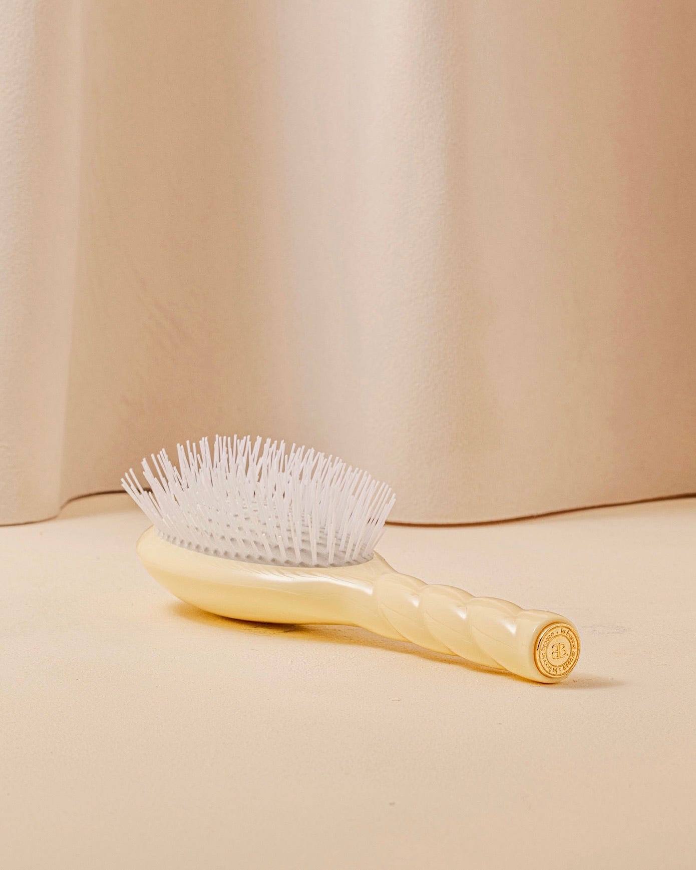 la-bonne-brosse-n-07-l-intense-brosse-d-m-lante-stimulante-ivoire-cair image 5